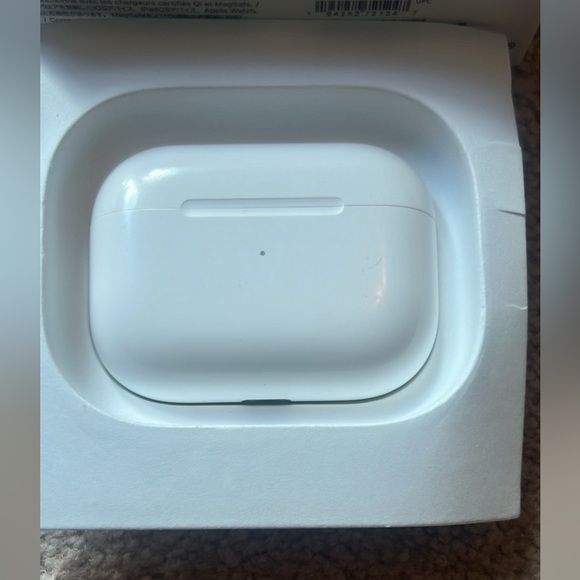 AirPods Pro - 2nd Generation - Picture 2 of 5